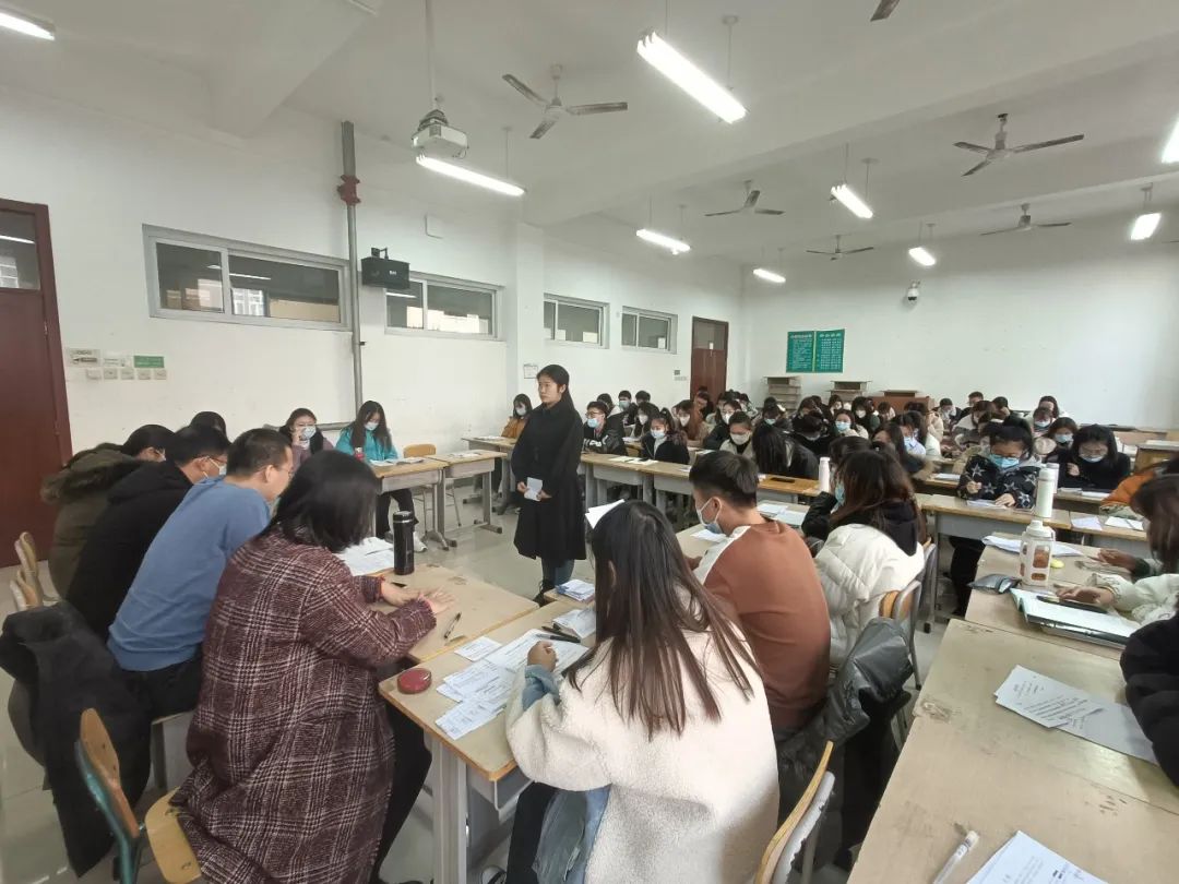 康老师2.jpg 雷竞技RAYBET