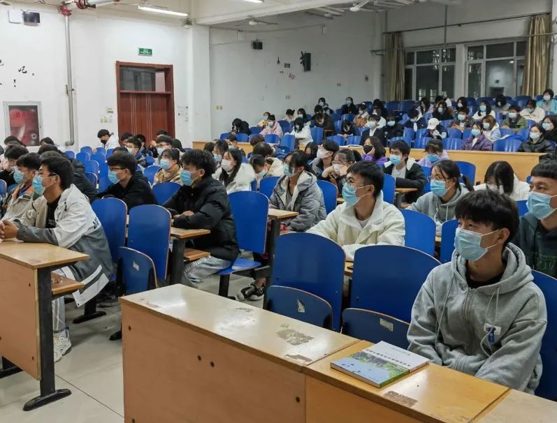 王老师2.jpg 雷竞技RAYBET