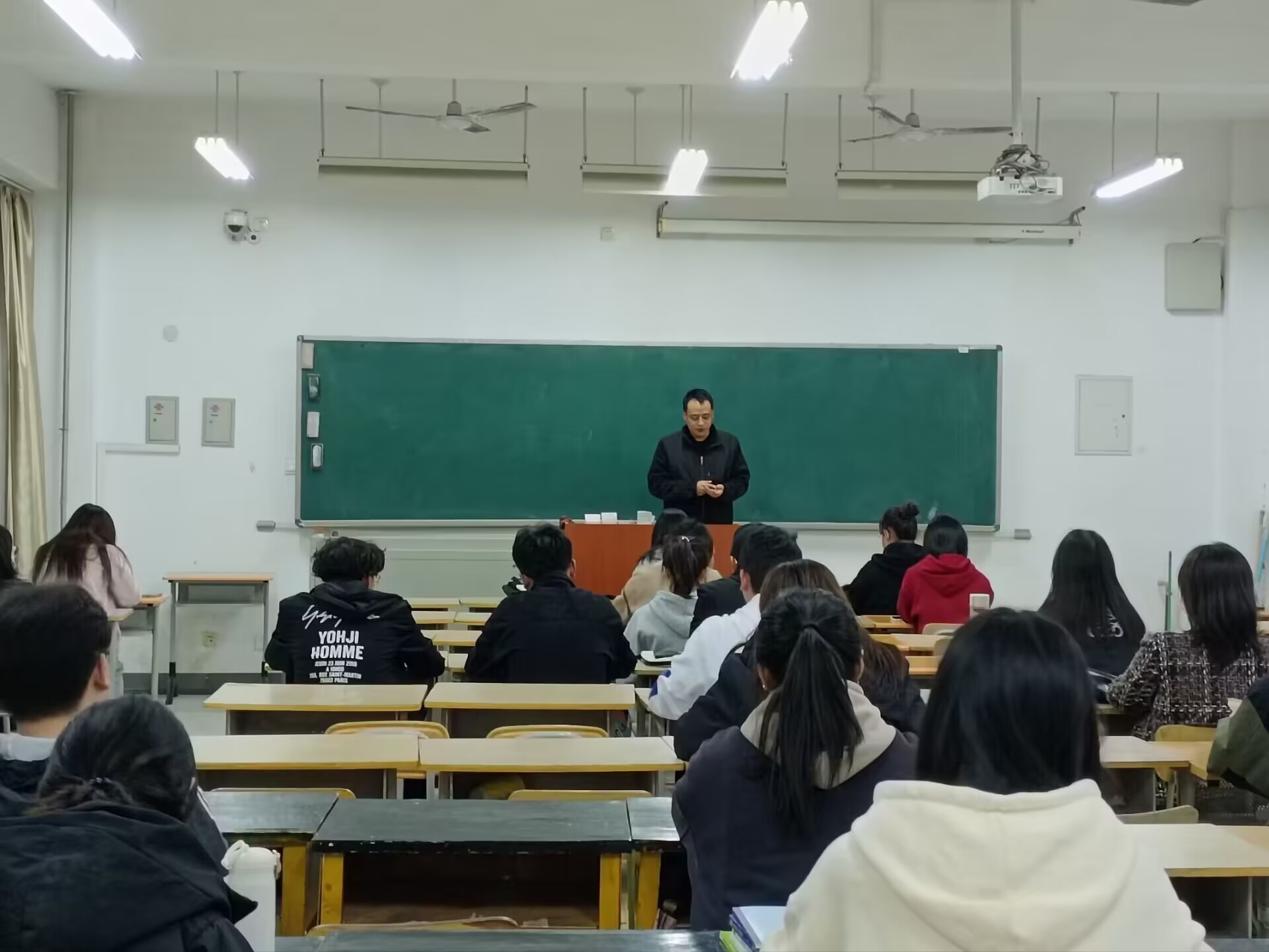 14.jpg 雷竞技RAYBET