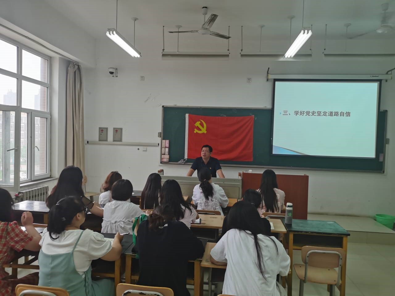 书记1.jpg 雷竞技RAYBET