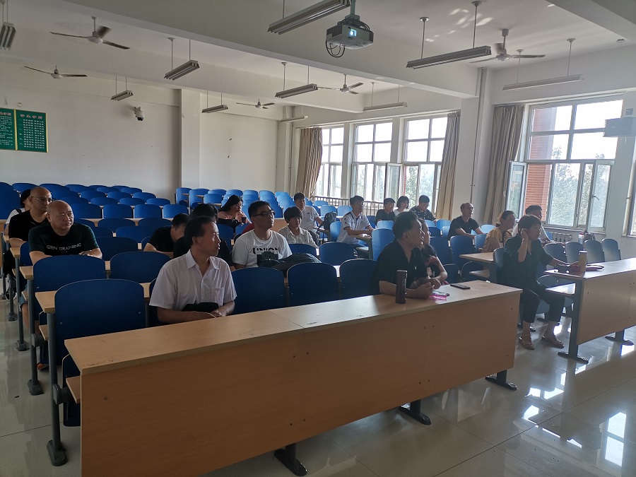 19家长见面会5.jpg 雷竞技RAYBET