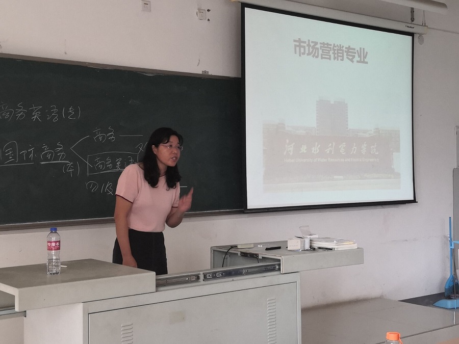 19家长见面会6.jpg 雷竞技RAYBET