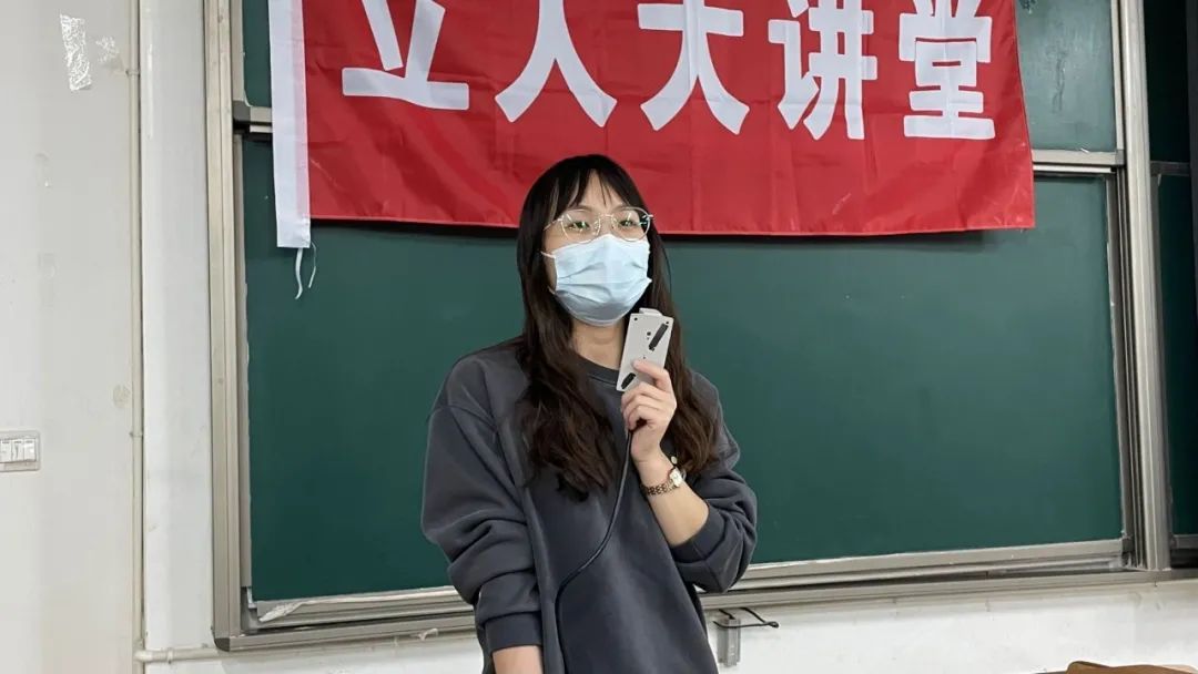 王老师.jpg 雷竞技RAYBET